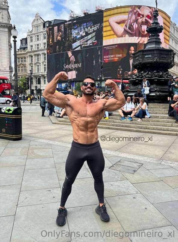 In London 🇬🇧 DM