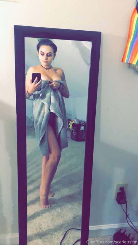Fresh out of the shower 😘😘