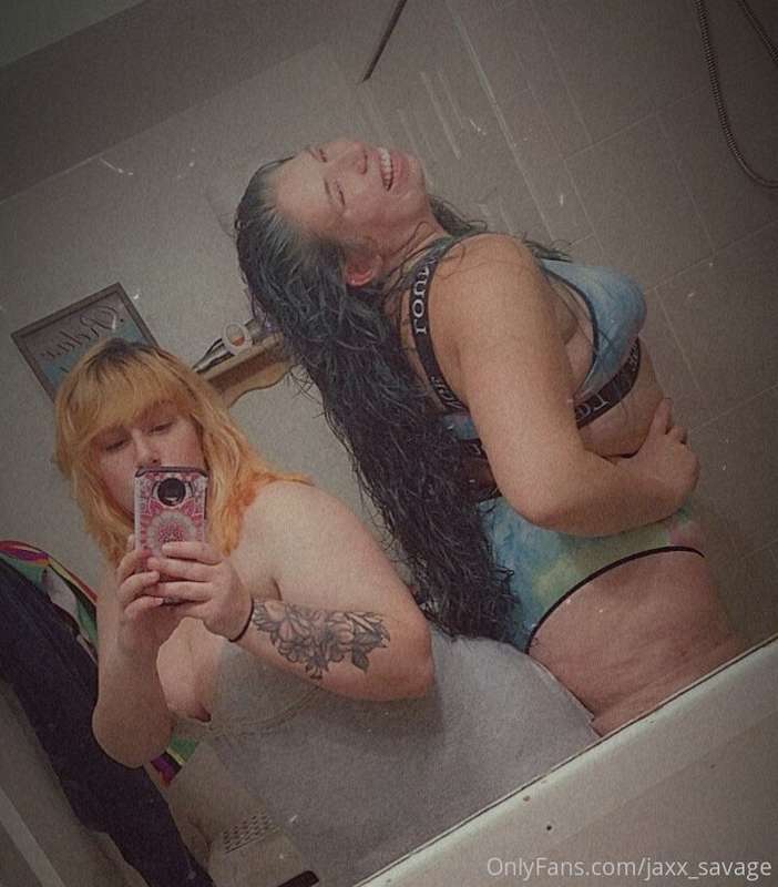 Girls slumber party, message for requests😉😘
