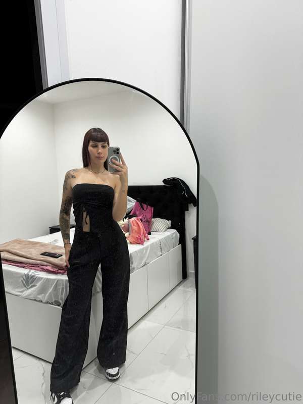 do you like this cute and comfy look? or should I make it a ..