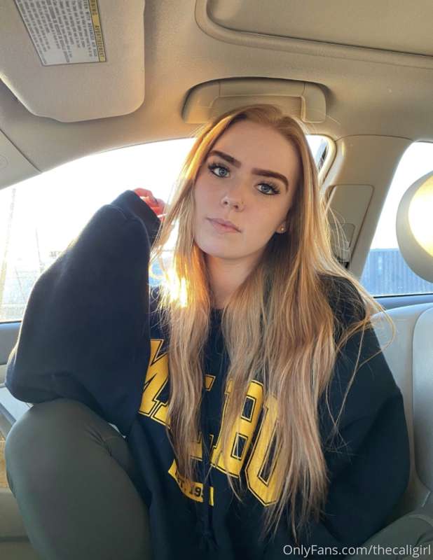 19 year old Aussie slut wants to play with you daddy @aussie..