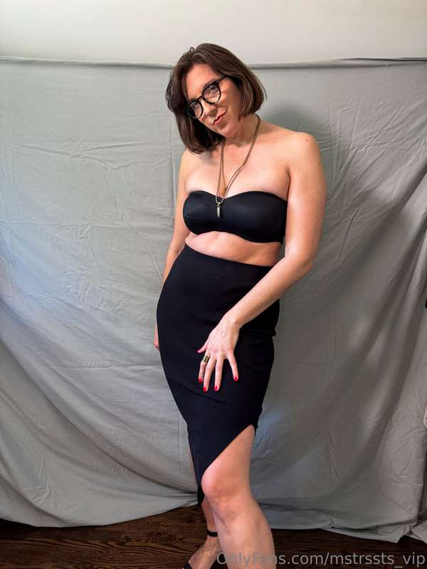 Don't mind me getting all dressed up to host a dinner party .. 2