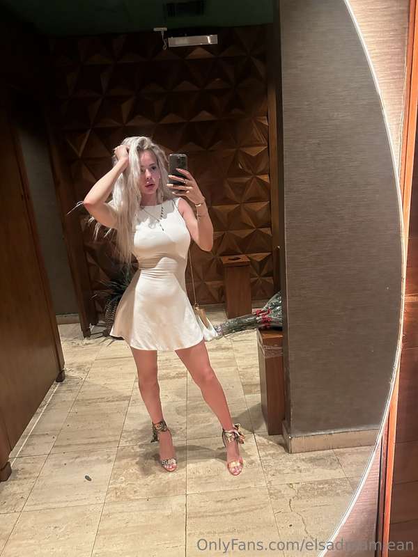 Vacation hair 🤪 The humidity makes my hair crazyyyy 