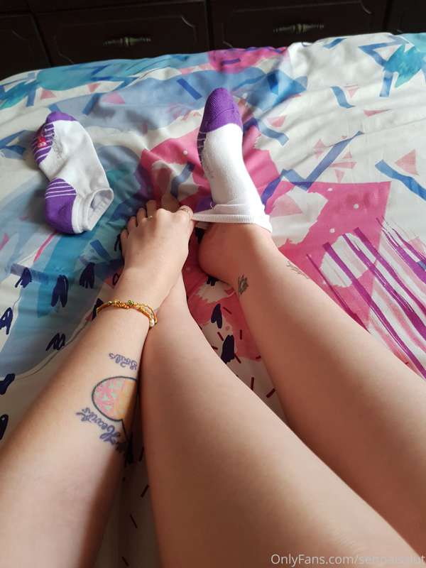 Do you like watching me take off my sports socks? 🙈 I bet yo.. 1