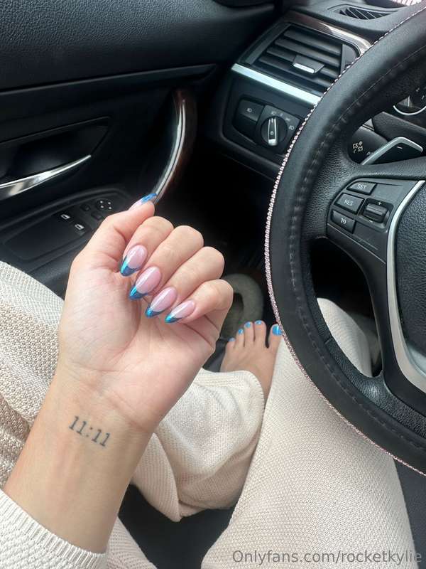 Fresh nails to pull weeds with 🙃😜