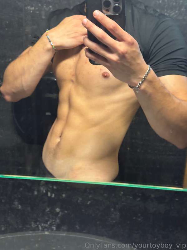 U rather suck me off before or after my workout?💦😈 (swipe to..