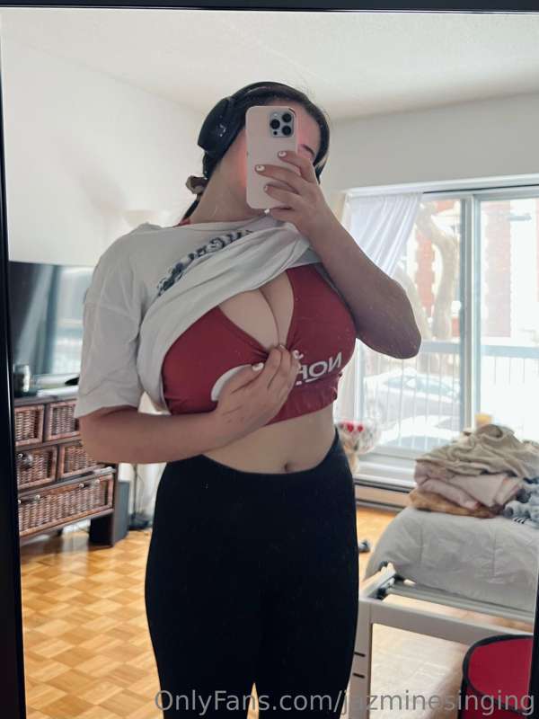 Check the dms to see more in this bra💕🥰 I’ve been napping al..