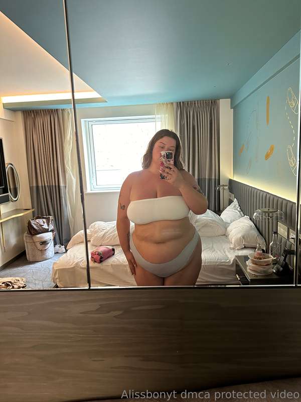 One thing ima do is order takeout to my Hotel 🤪 5