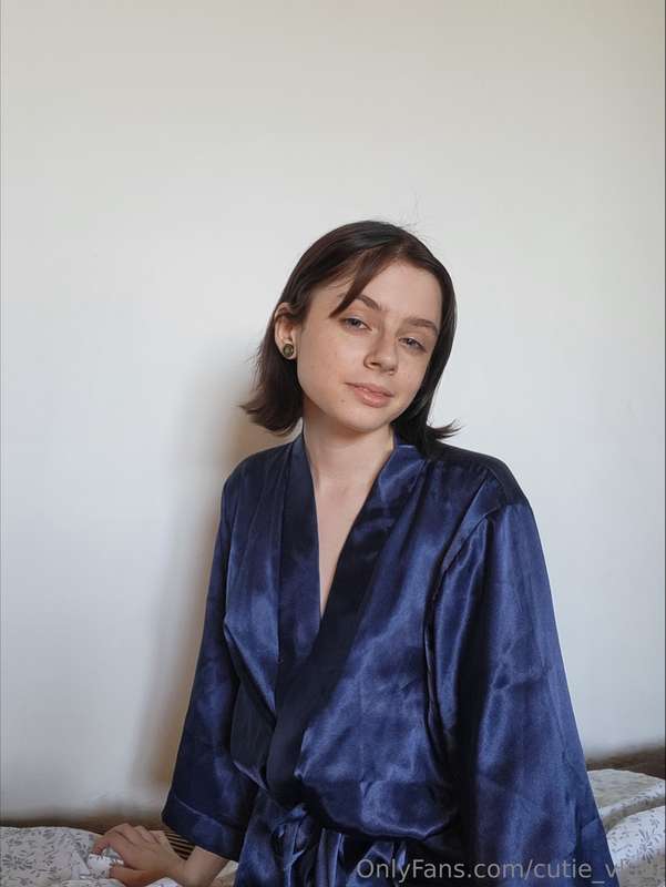 You want to see what's under my dressing gown?💙 1