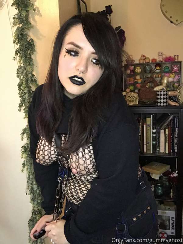 What happens when you get your goth gf home 🥀 33