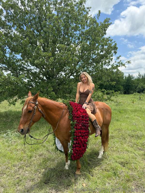 Not your average cowgirl 🤠