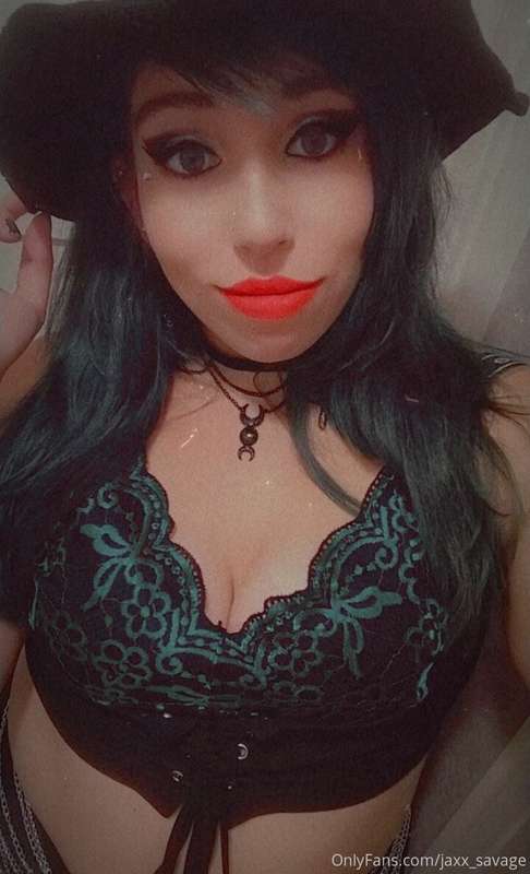 Helloween vibes 🖤🎃🧹🦇 Some pictures feature the beautiful sex.. 6