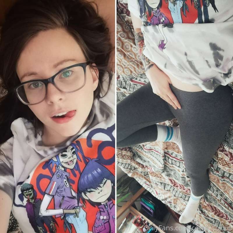Here I am right now 😊👋👅 like my new tee? Secret: I always fe..