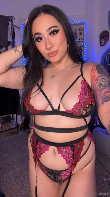 second half of the set 🖤 with some HOT nudity. Pick your fav.. 8