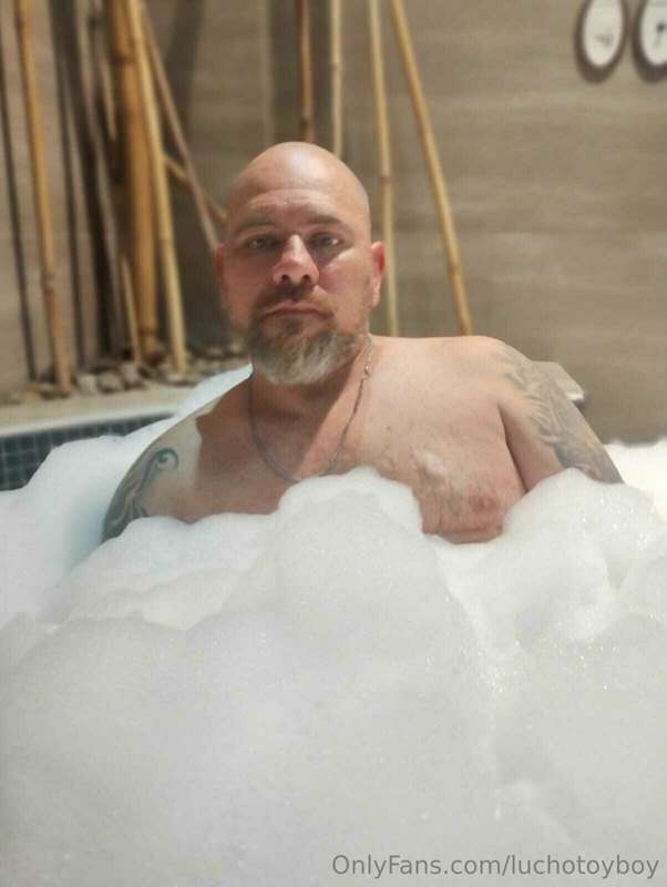 enjoying the jacuzzi very relaxed playing, would someone com..