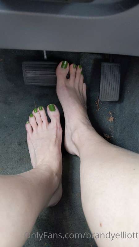 Barefoot Driving Green Toes

Driving to the store this morni..
