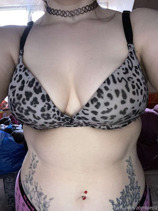Trying to decide which of my old bras I should ditch...💖 wha.. 11