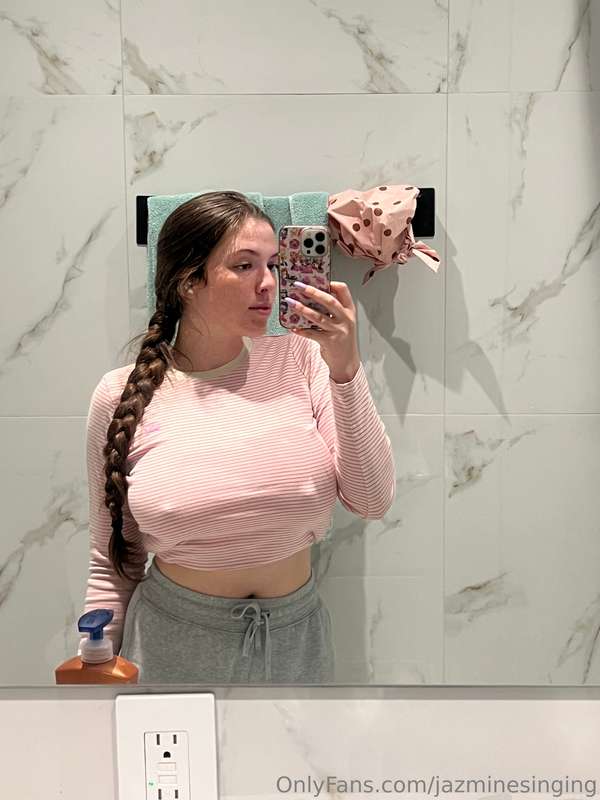 Last night I sent out a titty job video🍆 I love doing those .. 1