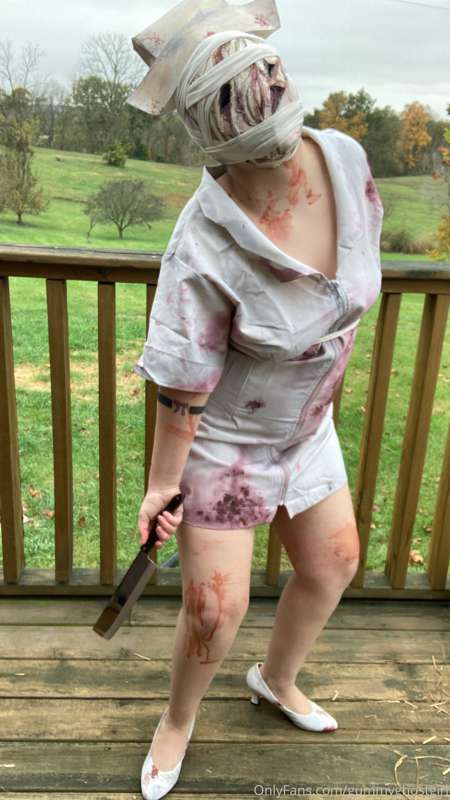 Please dress up like Pyramid Head and brutalize me 🖤 30