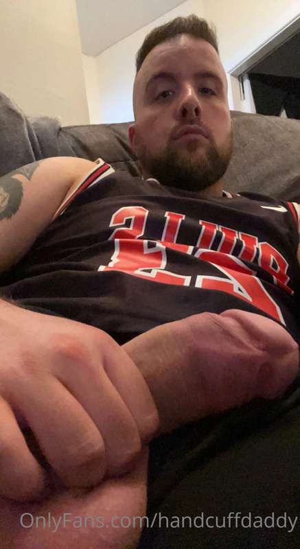 Who likes guys in a basketball shirt 🏀😜😈 5