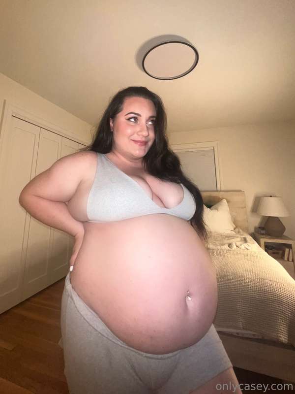 Yoga ball belly 🥵😍 putting in some serious work on these bel.. 3