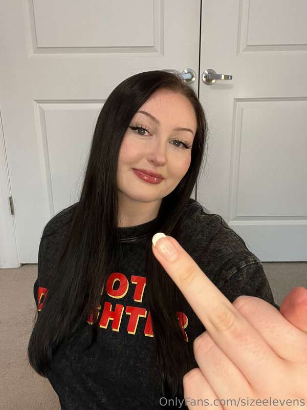 How’s a footjob with these feet sound? 26