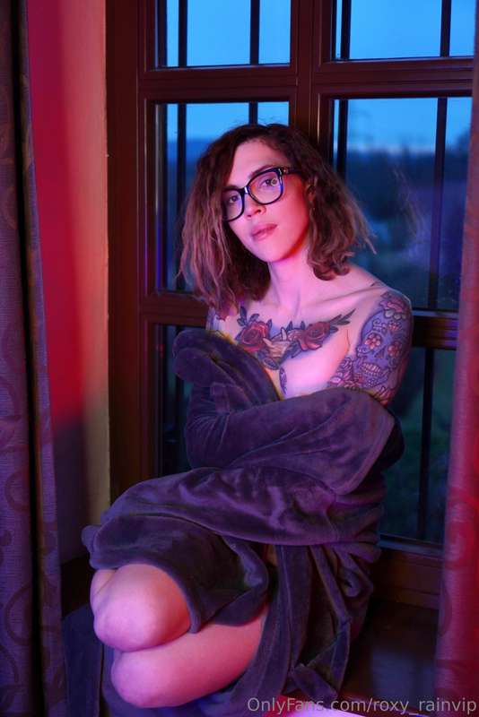 I'm like a little kitten on your window🐈🪟💘