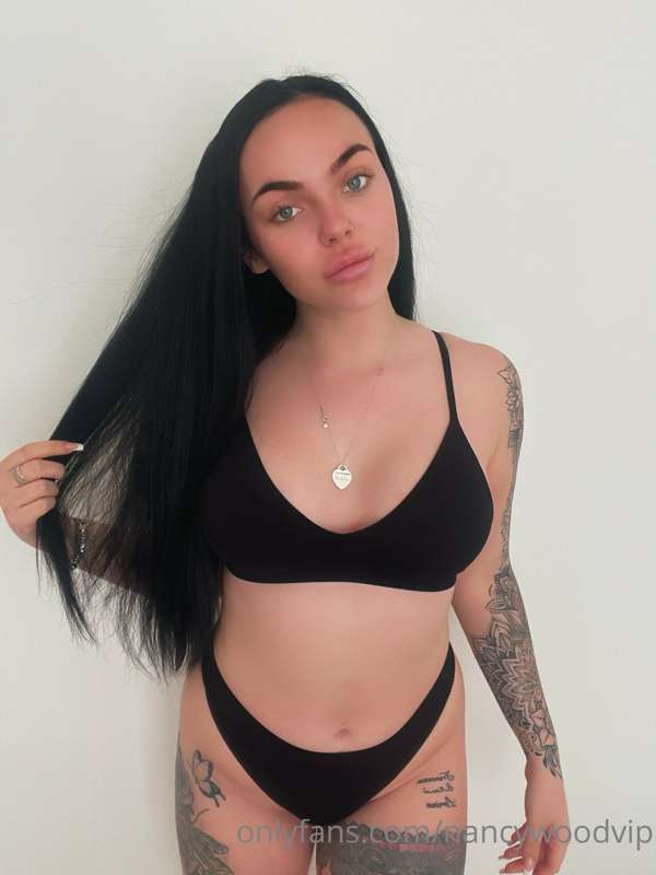 My pussy needs to be played with😉