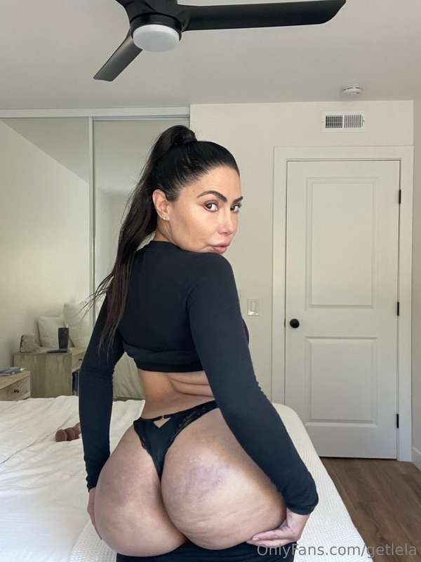 Booty goals or seduction tactics? 😏
