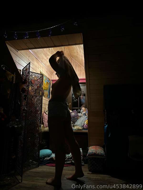 You can check out my butt in the half-light because I don’t .. 4