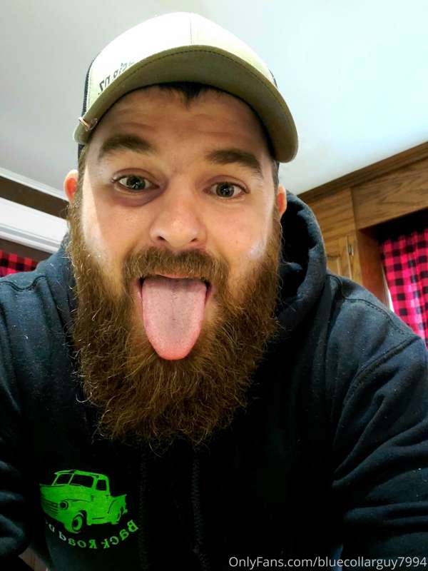 It's Friday and I wanna soak my beard with some pussy juice!..