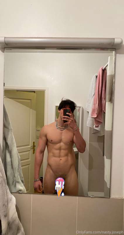 Dm me 😘