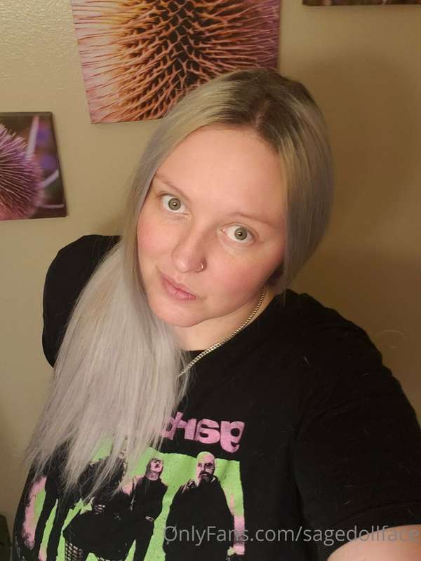 Straightened my hair for my stylist tomorrow and I'm over he..