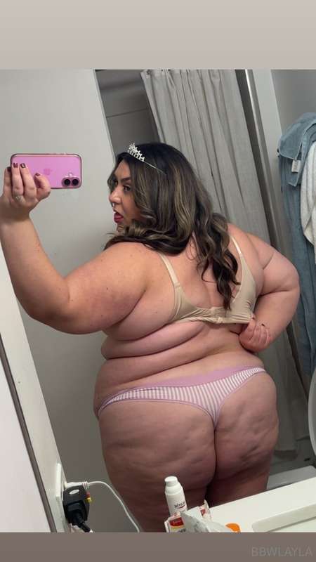I don’t show my fat ass off enough on here 🤭 5
