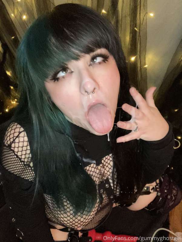 Why do I look so pretty with cum all over my face? 👅 4