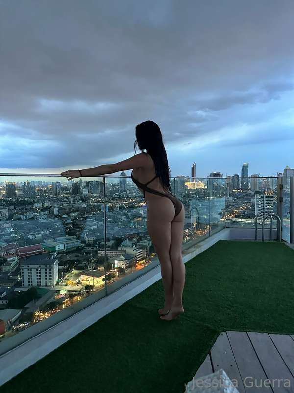 Enjoying the view? I'm not talking about the skyline 😜