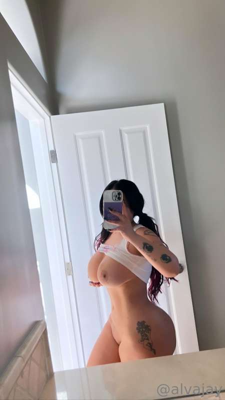 wanna make that cock throb? 🙈🙈
