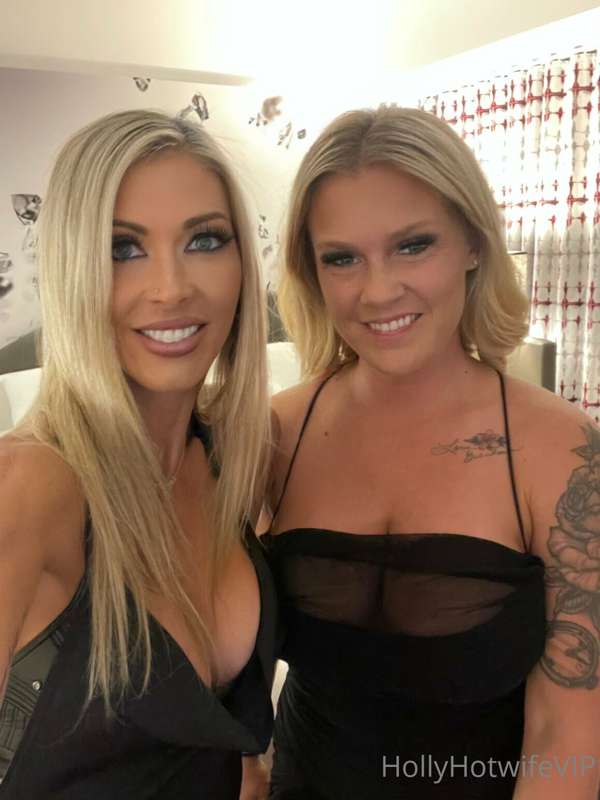 Photo dump from the Vegas Hotwife Tour! Sending out vid clip..