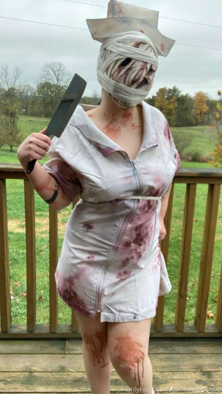 Please dress up like Pyramid Head and brutalize me 🖤 17