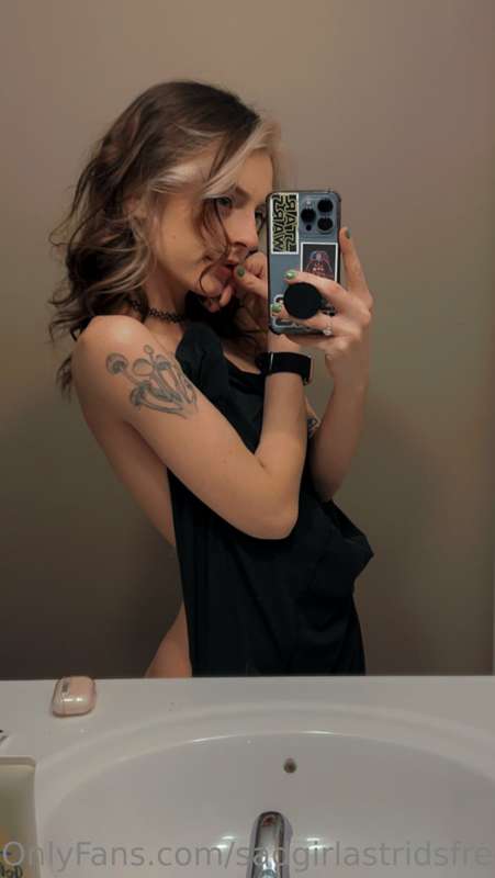 Getting ready for bed, do you wanna join me? 😌

@sadgirlastr..