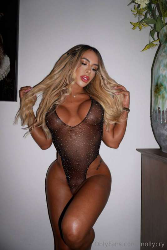 🤯🤯🤯OMG what... super sweet girl with cock between legs @sval..