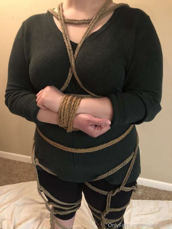 Reminiscing about when I’ve gotten tied up 🥰 Definitely need.. 2