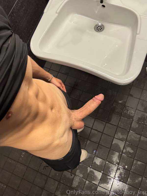 U rather suck me off before or after my workout?💦😈 (swipe to.. 7