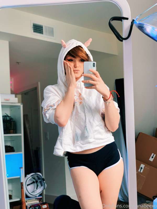 Goin live on twitch lookin like a cutie. Come say hi!