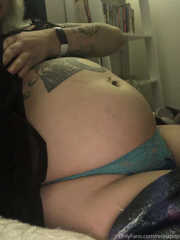 kept eating last night and ended up looking preggo~ 6 tacos .. 6