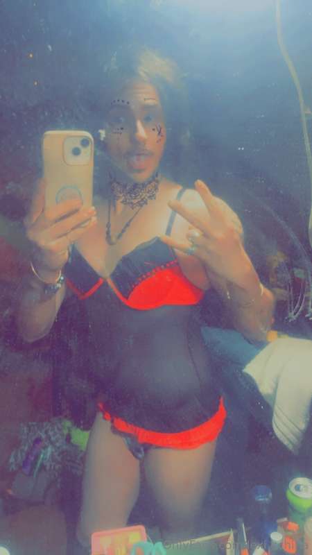 Here is a few pictures. Comment what all y’all wanna see 3
