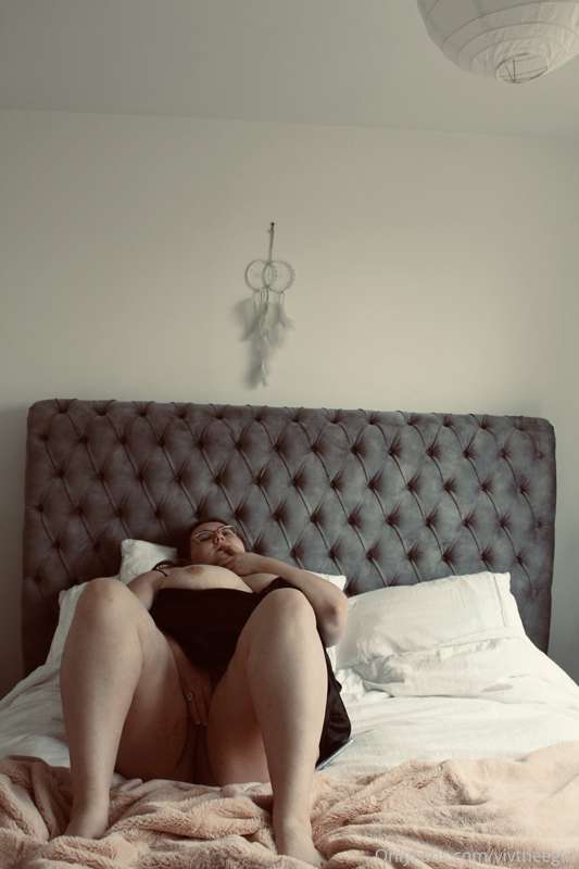 Waiting for someone to fuck me😩💦 1