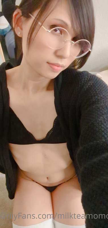 Catch a little peek down there, a boy with a mommy bod?? 16