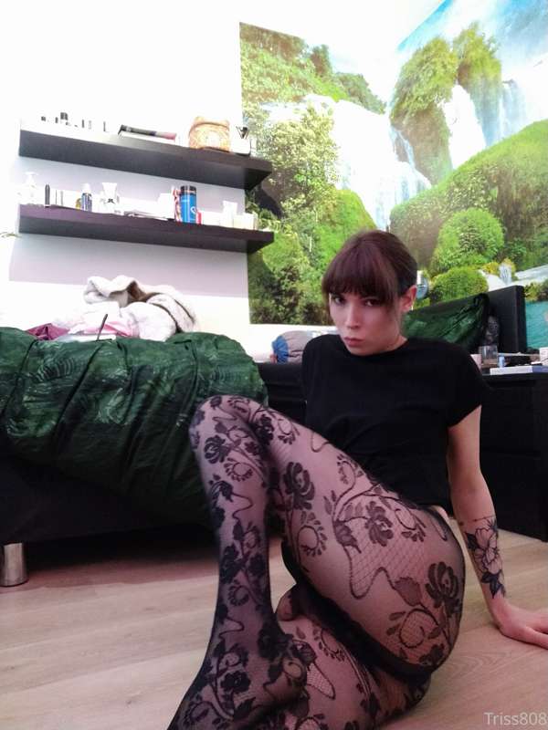 Hey everyone :)

New pictures for you all today. 
Decided to.. 4