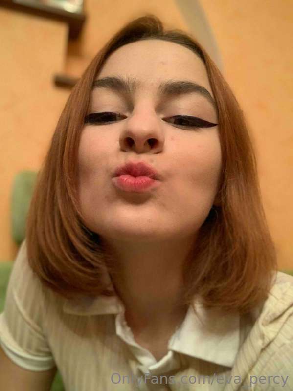 Look, an air kiss is flying to you 😘